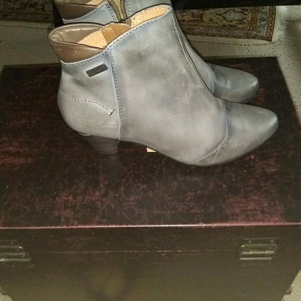 Pikolinos women ankle boot